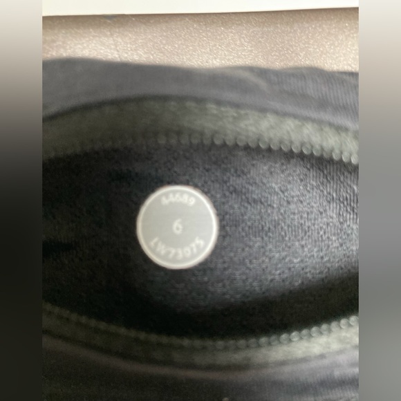 Lululemon black low rise running shorts underwear attached size 6 lululemon logo - Picture 6 of 10